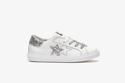 SNEAKERS LOW PELLE BIANCA CON DETTAGLI IN GLITTER ARGENTO